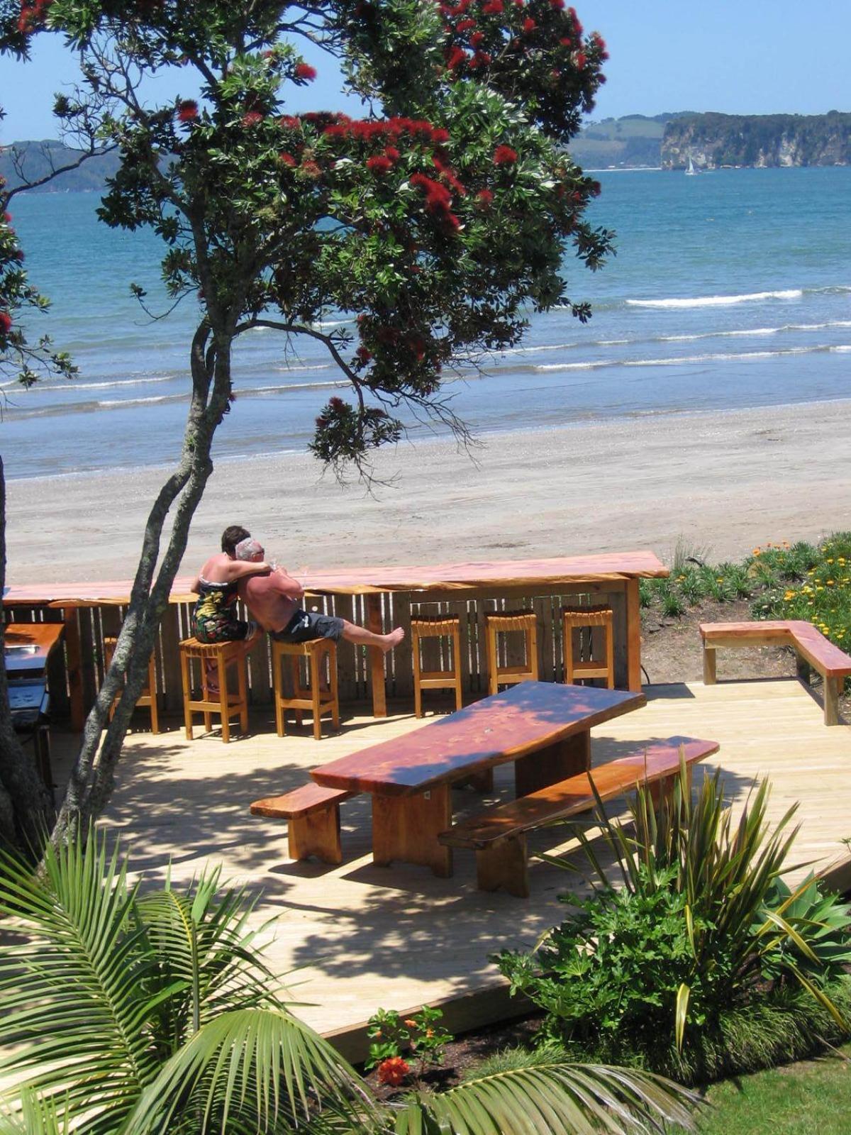 Beachfront Motel 4*